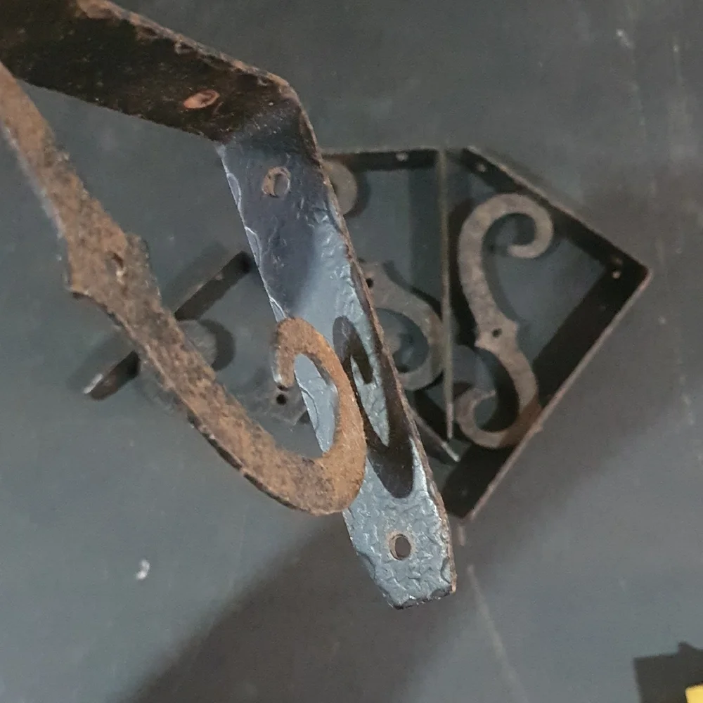 Vintage Elegant Black Metal Wall Brackets